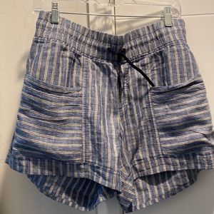 Athleta 4”Cabo Linen Striped Short.  Sz 8T (tall-makes shorts longer) washable!